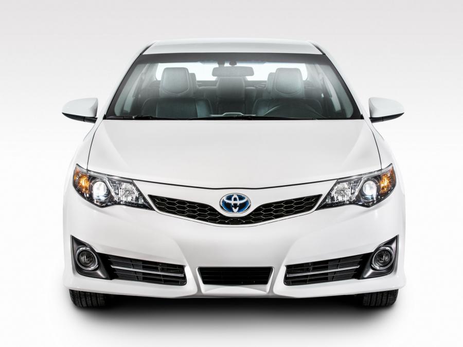  Toyota Camry Hybrid SE 2014 года  (фото 13 из 18)